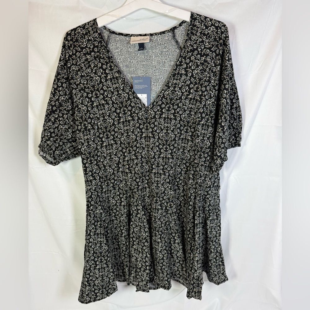 Universal Thread Black and White Floral Blouse